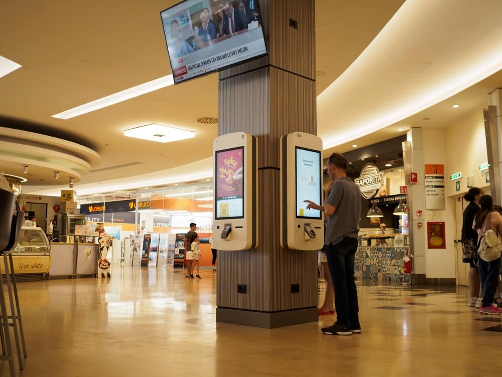 Cyfrowe nośniki informacji – jak zmieniają sposób, w jaki poruszamy się i kupujemy?